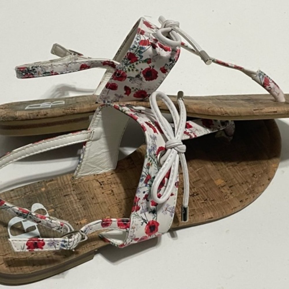 DB Dana Buchman Poppy Design Thong Sandals 9/10